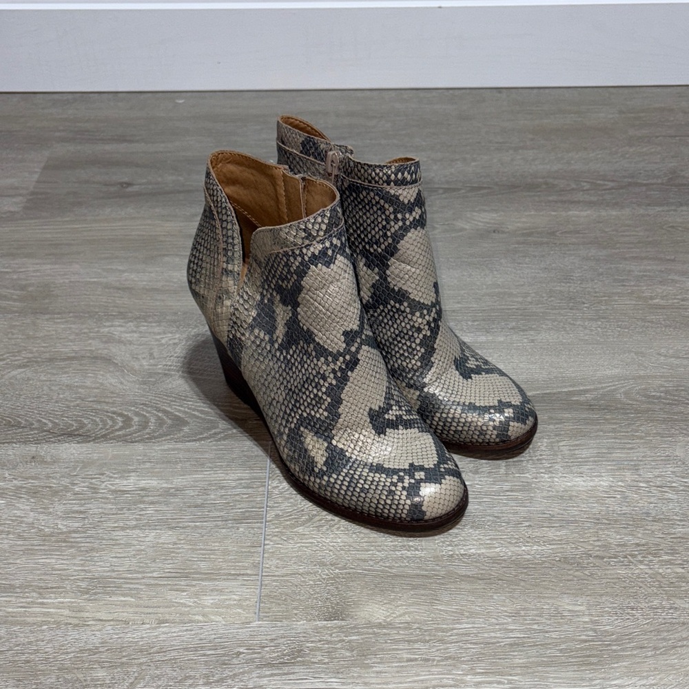 Lucky Brand yimira chinchilla snake leather print wedge ankle boot size 7.5